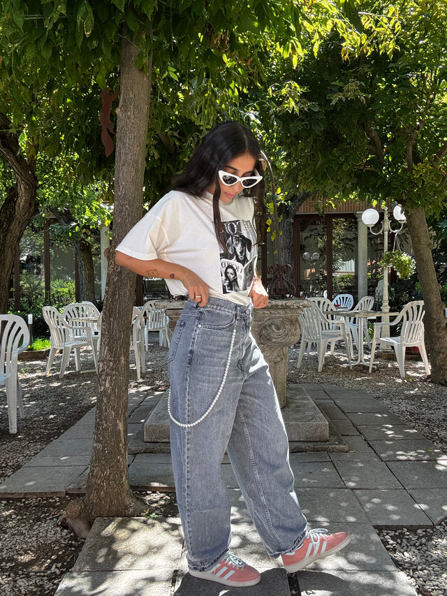 Jeans con catena in perle