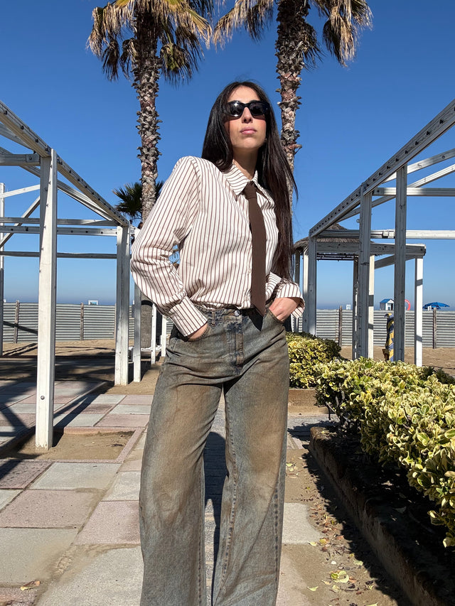 Camicia a righe con cravatta