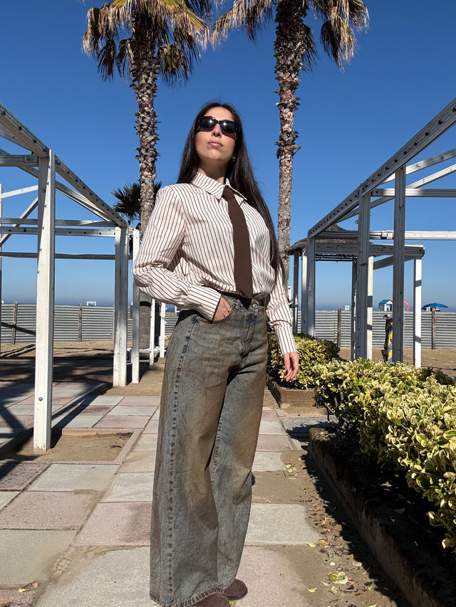 Camicia a righe con cravatta